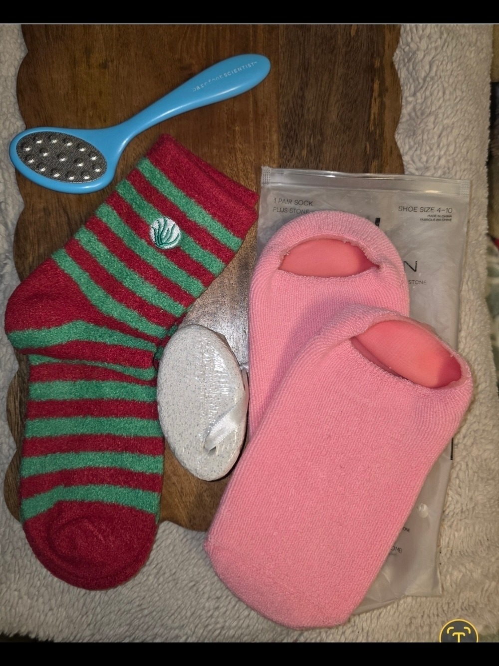 Halston Heritage Aloe Spa Socks Pumice Stone Large #BEA17 - Picture 2 of 6